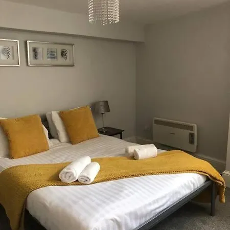 The Stuart - Spacious, Affordable, Centre *