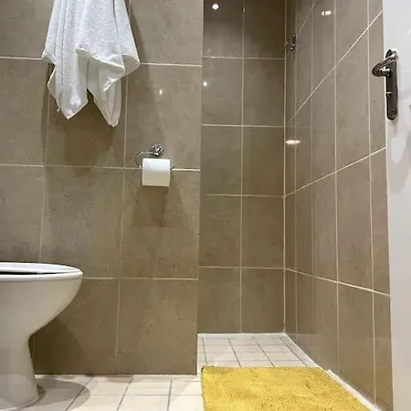 The Stuart - Spacious, Affordable, Centre Apartamento